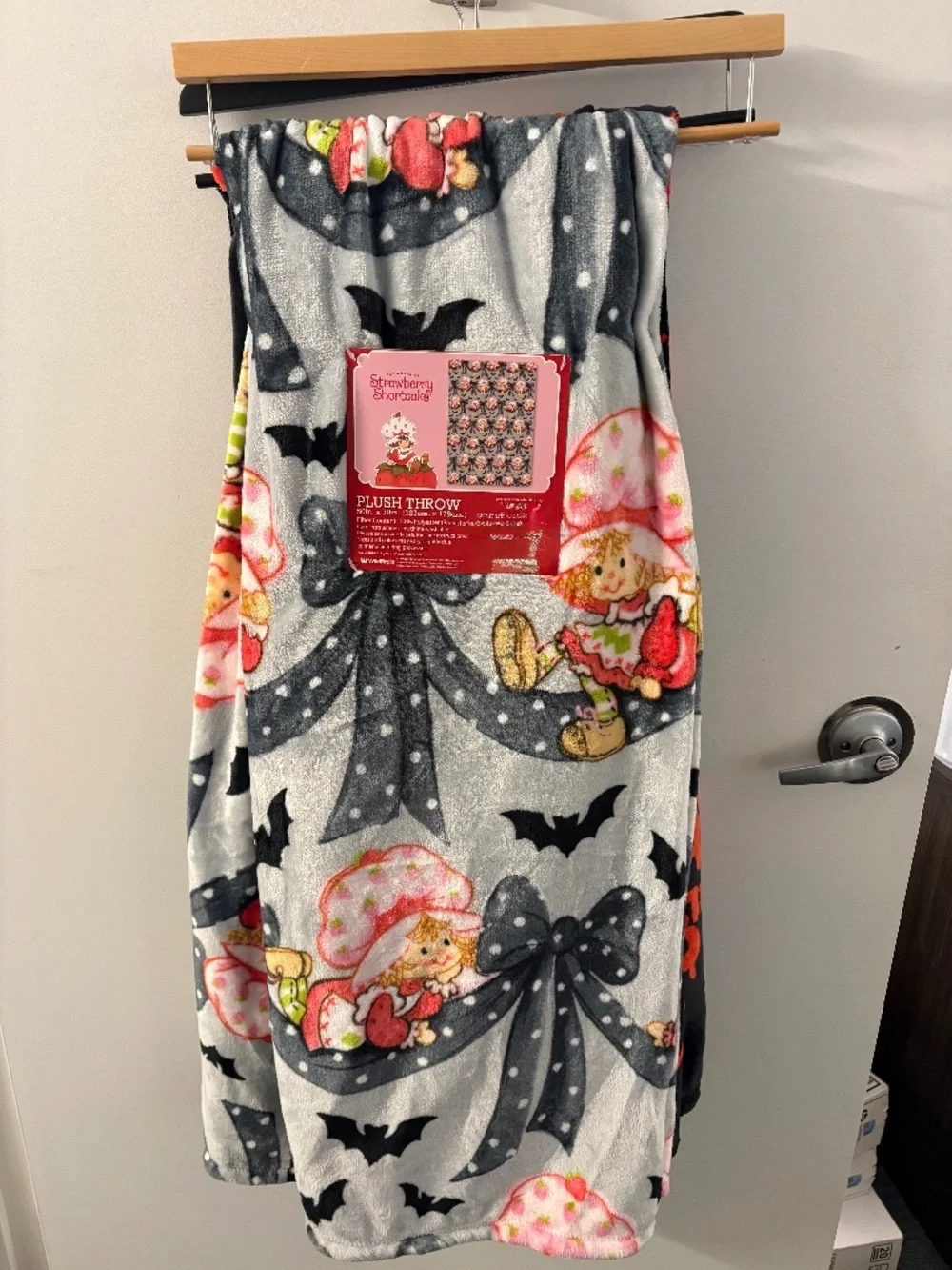 2026 Brand New Strawberry Shortcake Halloween Bows Bats Blanket